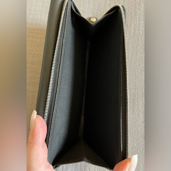 Coach vintage black leather long tri-fold wallet checkbook holder like new - Picture 5 of 5